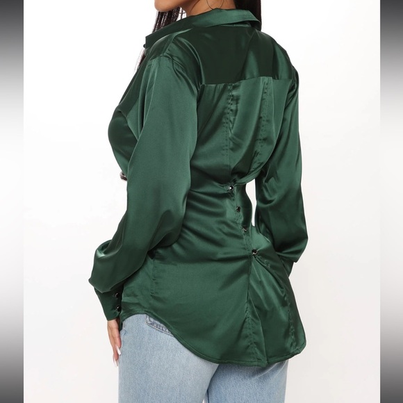 Fashion nova emerald green satin long sleeve button down shirt small - Picture 3 of 5